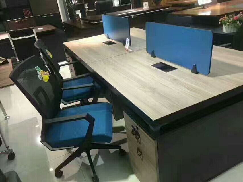 办公电脑桌椅：椅众不同